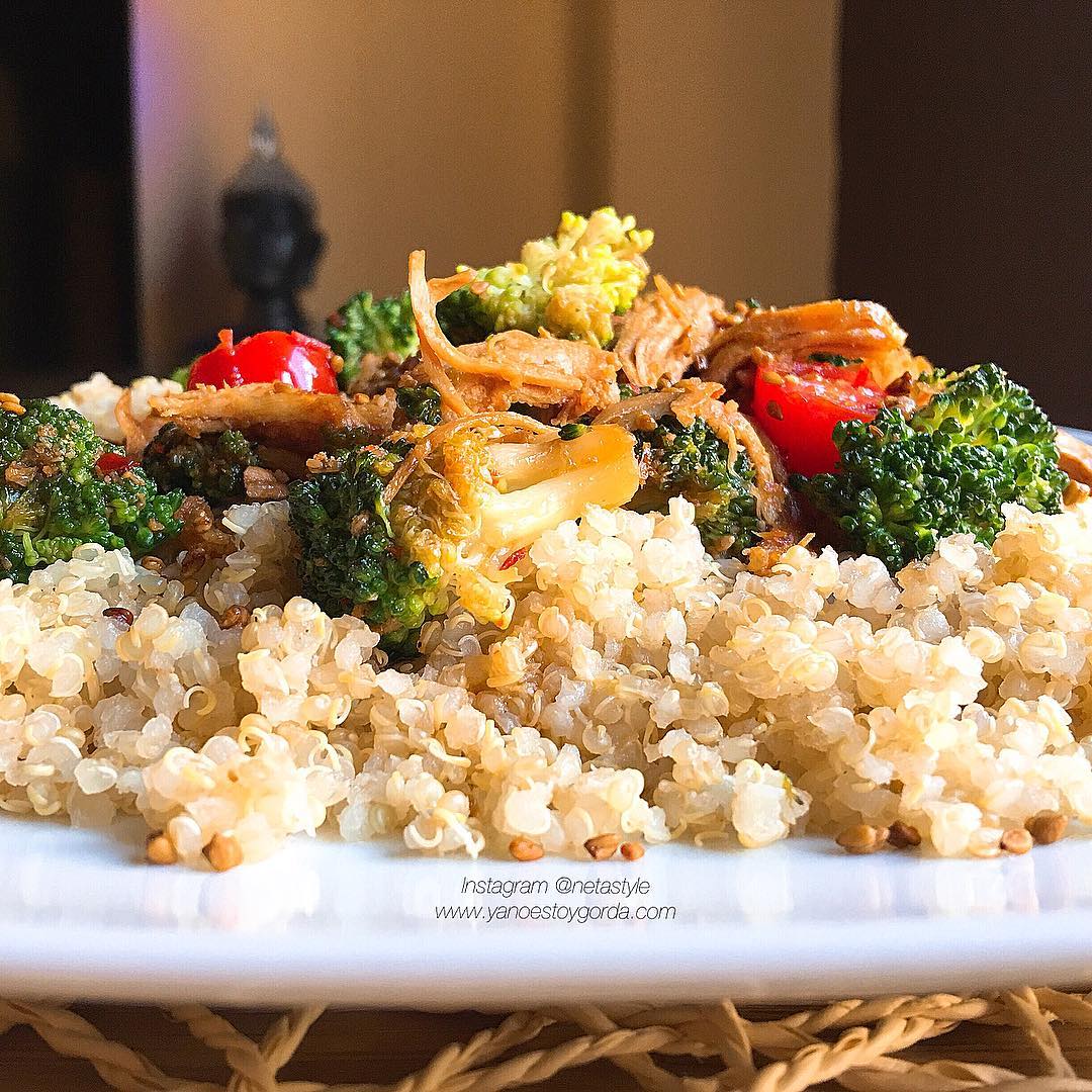 Quinoa con brócoli y pollo - COCINANDOMELAVIDA por Vanessa Venturas